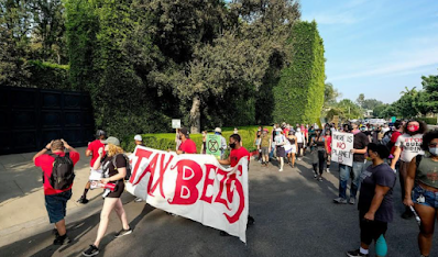 protesters%2Bat%2Bamazon%2Bhouse%2B1.png