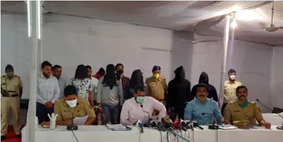 the-arrested-Nigerians-with-faces-covered-stand-behind-Indian-police-officials-in-Nagpur.jpg