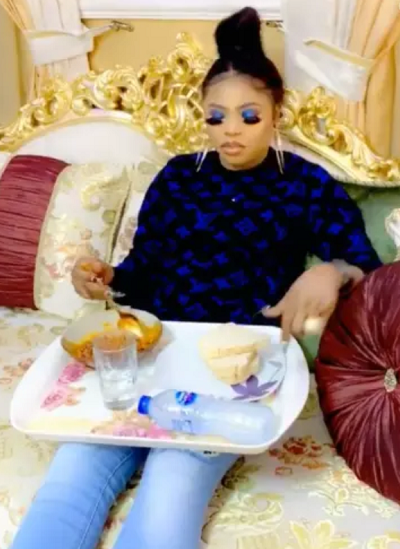 Bobrisky%2Bcarpets%2Bman%2Bwho%2Bstrolled%2Binto%2Bhis%2Bhome%2Bto%2Beat%2Bwithout%2Bgiving%2Bhim%2Ba%2Bdime.png