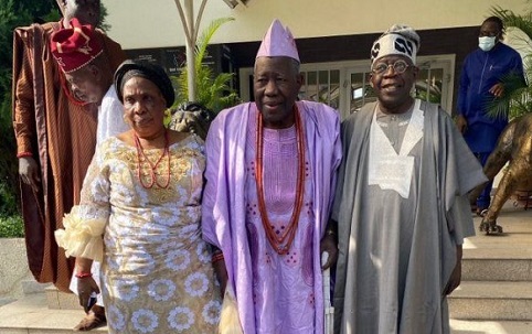 Photo%2BNews%2BOlubadan%2Band%2Bwife%2Bstorm%2BLagos%2Bto%2Bvisit%2BTinubu%2B1.jpg