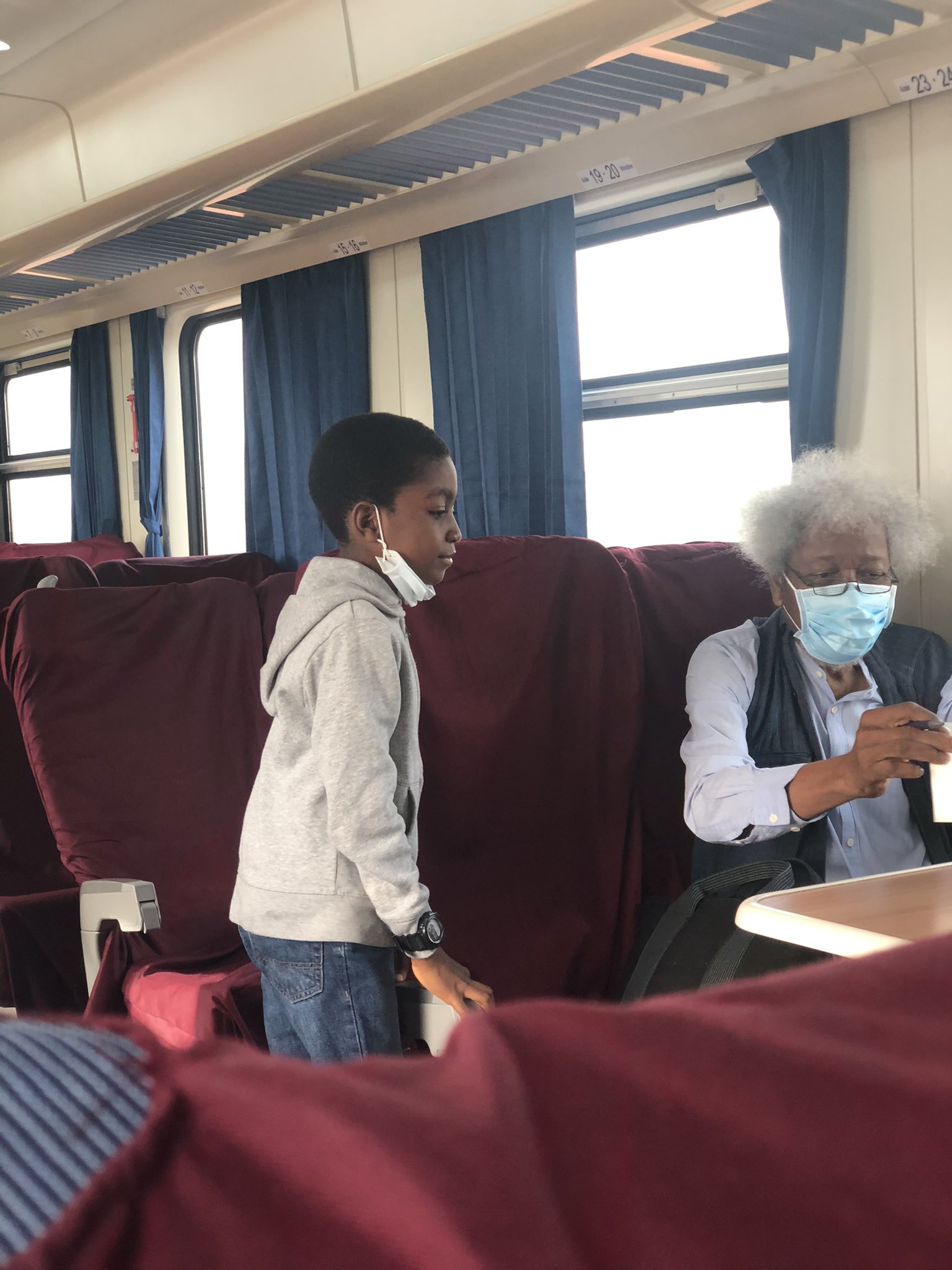kid%2Bwalks%2Bup%2Bto%2Bwole%2Bsoyinka.jpg
