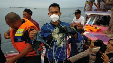 Missing%2BIndonesian%2Bplane%2Bwith%2B62%2Bpeople%2Bon%2Bboard%2Bhas%2Blikely%2Bcrashed%2Binto%2Bthe%2Bsea%2B-%2BRescuers.jpg
