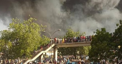 Sokoto%2Bmain%2Bmarket%2Bgutted%2Bby%2Bfire%2B2a.jpg