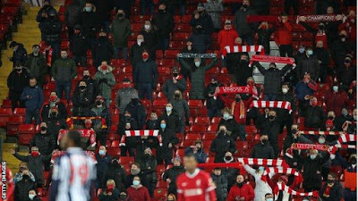 _117141189_fans_anfield.jpg