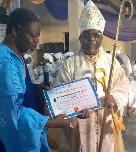 Sir%2BShina%2BPeters%2Bordained%2Bas%2BBishop%2B1.jpg