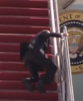 joe%2Bbiden%2Bfalls%2B1.png