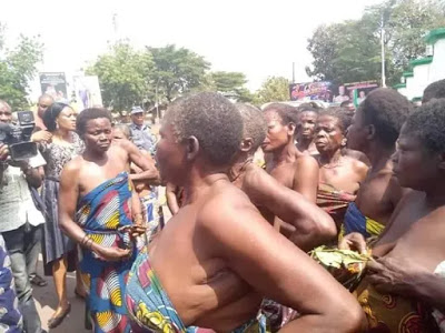 Naked-women-protest.jpg