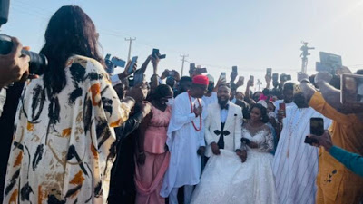 Newly%2Bwed%2BArole%2Bthe%2Bcomedian%2Bgot%2Ba%2Bcar%2Bas%2Ba%2Bwedding%2Bgift%2B1.jpg