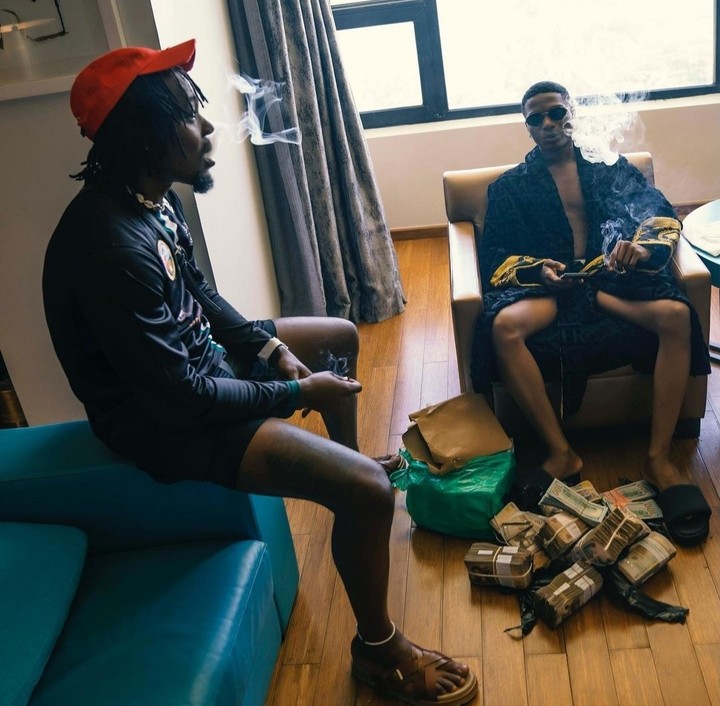 Wizkid Shows Off Wads Of Cash1 Wizkid Shows Off Wads Of Cash