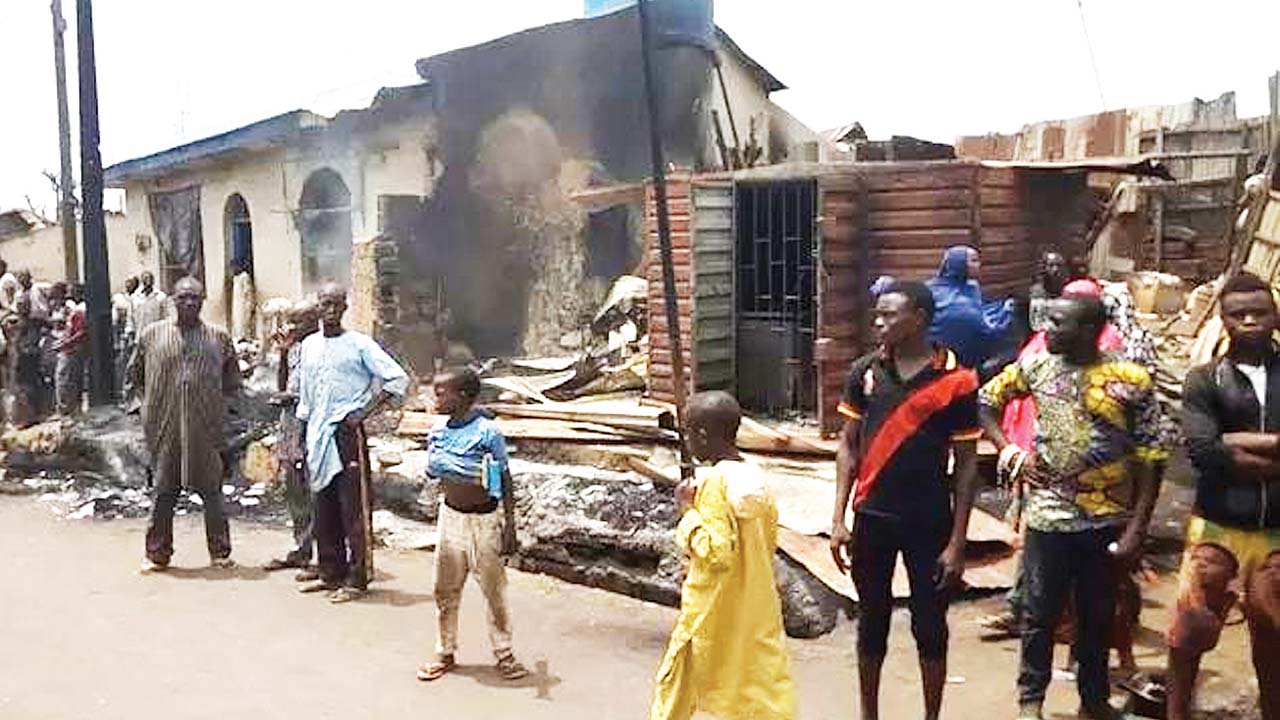 Ooni rubbishes reports of new crisis at Modakeke Ife Ooni rubbishes reports of new crisis at Modakeke/Ife