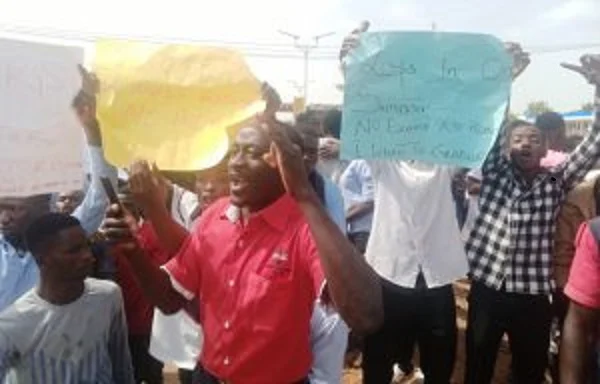 Plateau-Poly-Protest