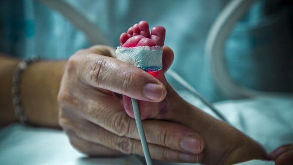 Woman mistakenly swipped at birth 19 years ago demands compesation from Spain health authorities Woman mistakenly swipped at birth 19 years ago demands compesation from Spain health authorities