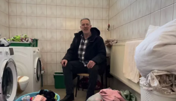 Londoner dropS everything To Travel To Help Ukrainian Mums Wash Their Kids Clothes Londoner dropS everything To Travel To Help Ukrainian Mums Wash Their Kids Clothes