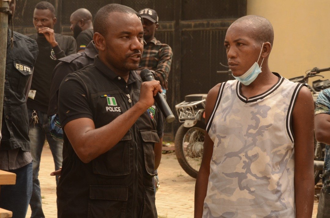 Police Arrest Bandit Leader Who Terrorizes Communities, Road Users On Abuja-Kaduna Expressway. Police Arrest Bandit Leader Who Terrorizes Communities, Road Users On Abuja-Kaduna Expressway.