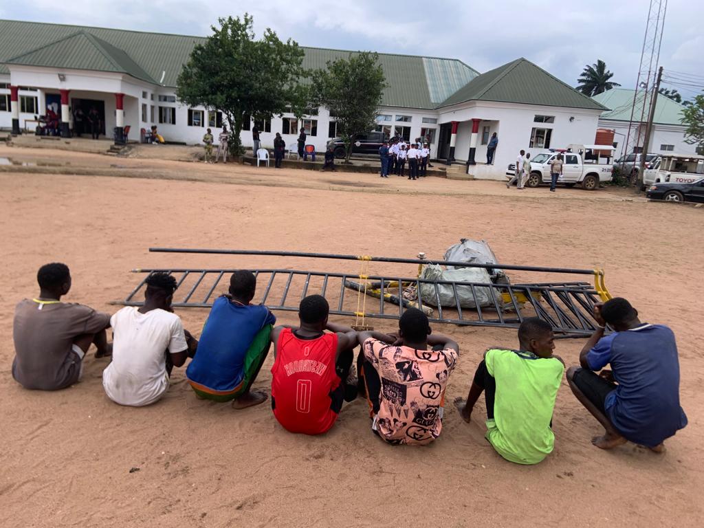 Seven Men Arrested, Paraded For Selling Road Barricades In Imo Seven Men Arrested, Paraded For Selling Road Barricades
