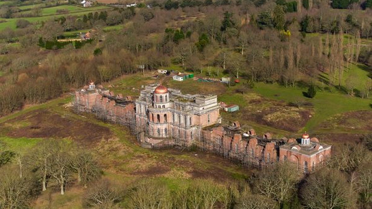 Palace Like Structure In UK Bigger Than Even Buckingham Palace Palace Like Structure In UK Bigger Than Even Buckingham Palace