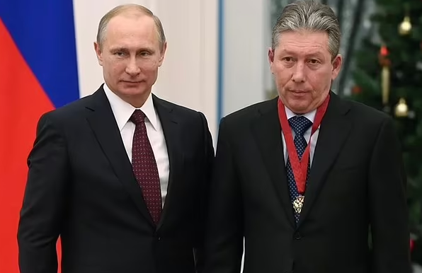 Putin Pal Mysteriously Dies ‘Falling From Window’ Putin Pal Mysteriously Dies ‘Falling From Window’