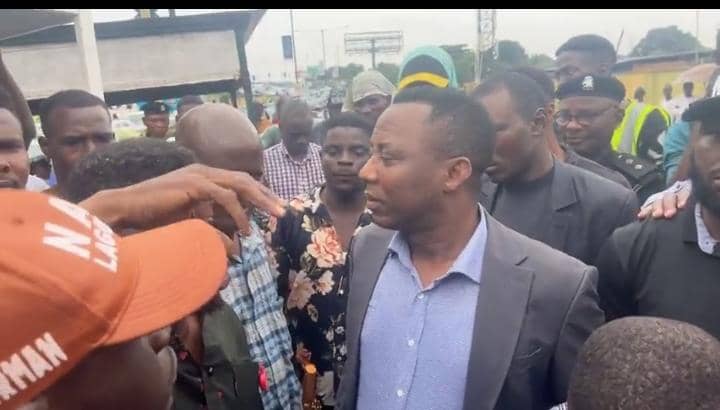 Sowore Joins NANS’ Protest At Lagos Airport