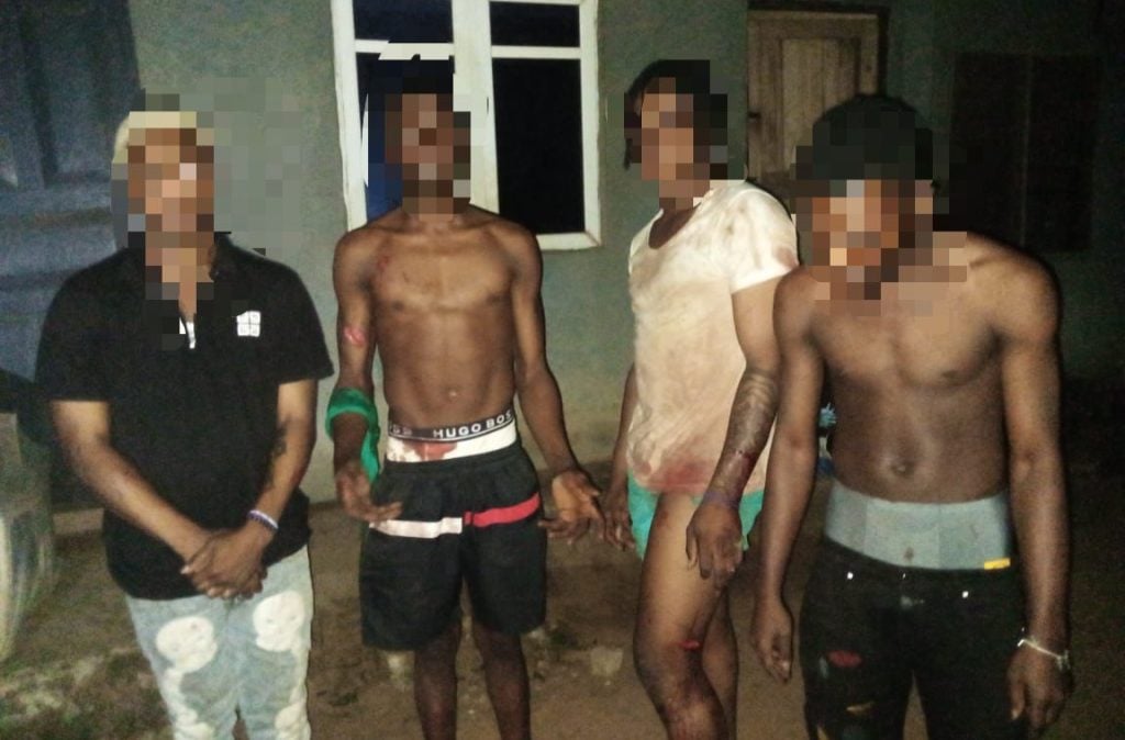 The Rapid Response Squad (RRS) said rival cult gangs were engaged in a brawl in a hotel in the area.
Four of the boys were injured with broken bottles. The police arrested a total of 11 youths.