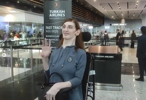 World’s Tallest Woman Flies For First Time In Her Life Thanks To Special Bed