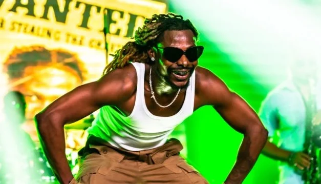 Asake Latecomers ‘shocked’ as Asake arrives, ends concert on schedule