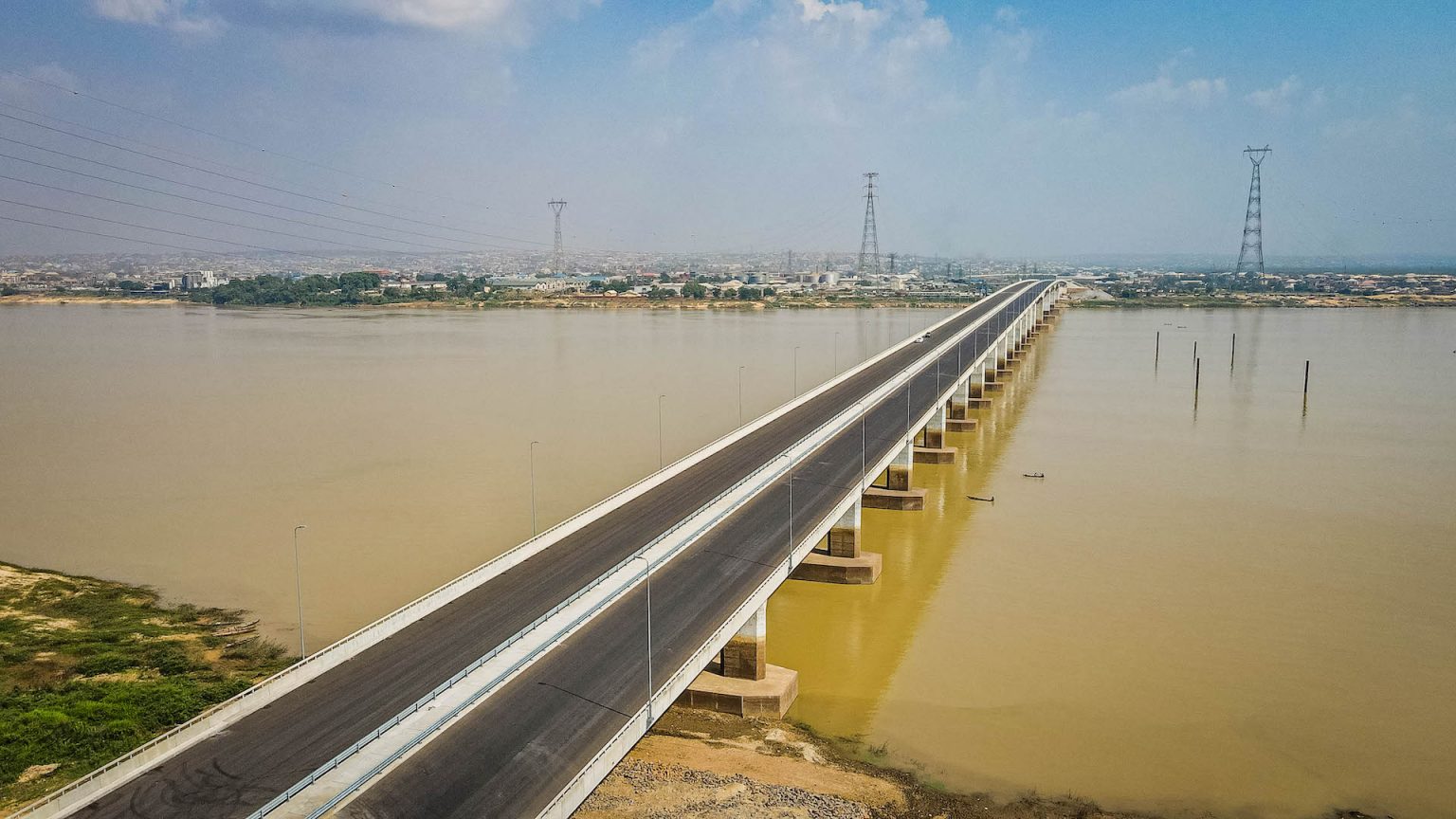 Fashola inspects Second Niger Bridge