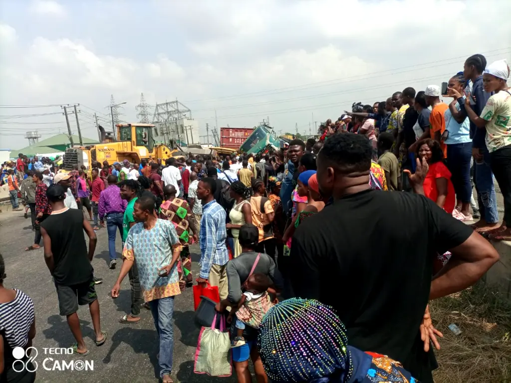 Many feared dead as 40-feet containers fall on cars in Lagos