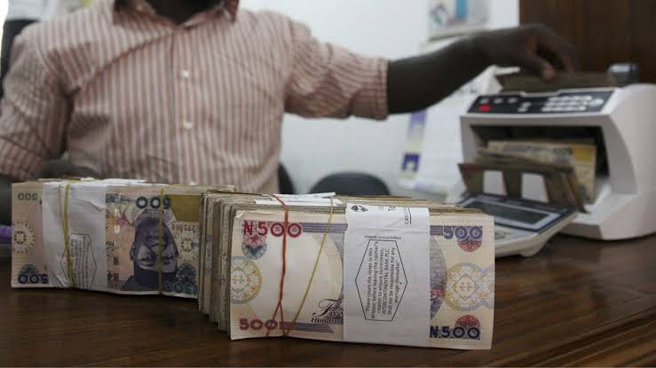 CBN limits cash withdrawals to N100,000 weekly CBN limits cash withdrawals to N100,000 weekly