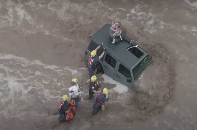 8 dead as flood sweeps passenger car away