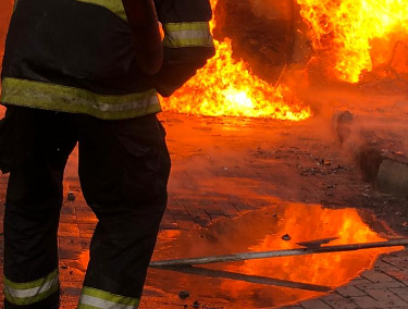 Man Kills Girlfriend , Burns Self To Death Man
