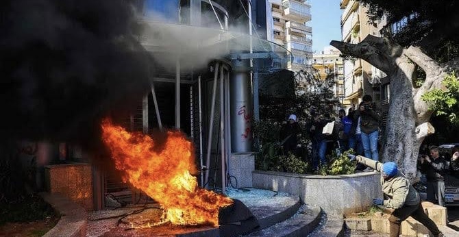 Enraged Customers Burn Banks Over Cash Withdrawal Limits In Lebanon Lebanon
