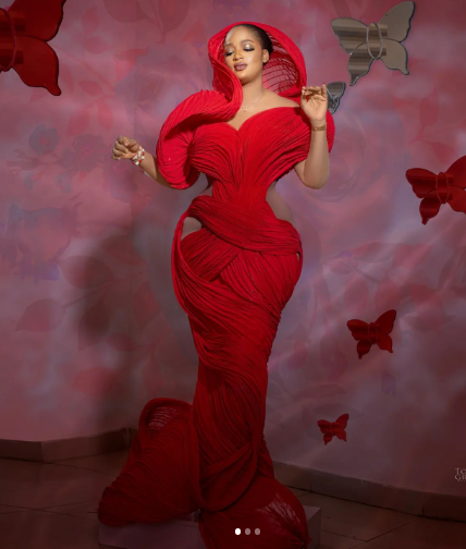 Queen Naomi Silekunola