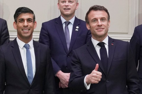 UK to give £500,000,000 to France to sort out migrant crisis migrant crisis