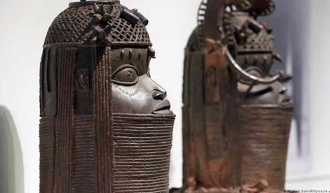 FG Agrees Oba Of Benin Owns Returned Artefacts Oba Of Benin