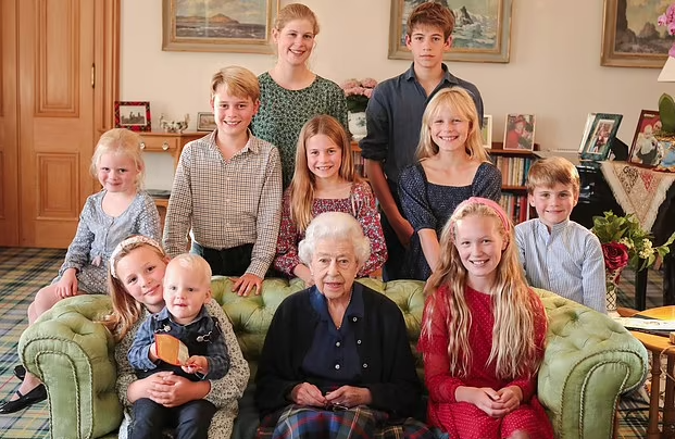 Kensington Palace Release Touching Unseen Photo Of Queen Kensington Palace