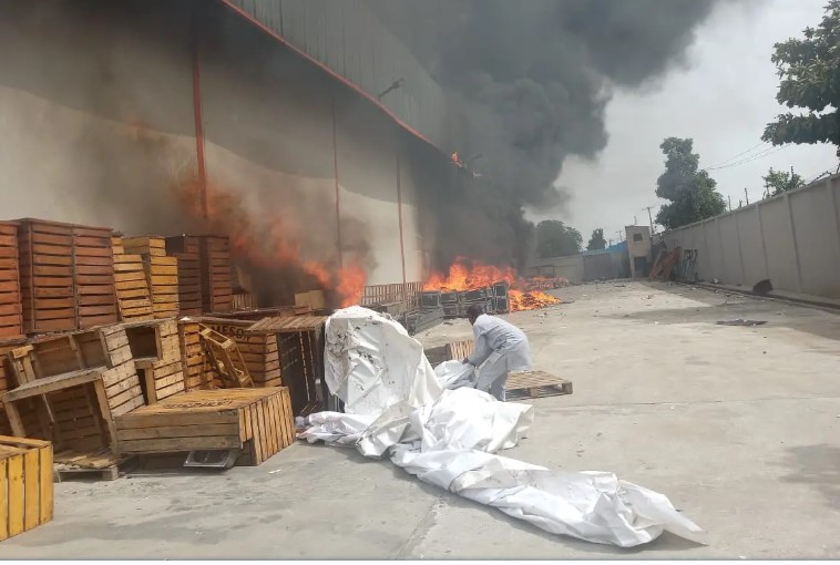 Fire guts warehouse in Lagos