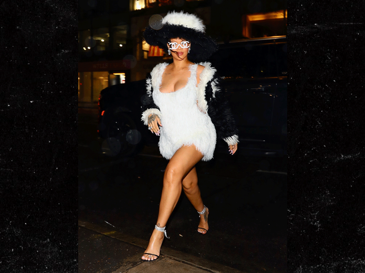 pregnant Rihanna in Chanel 1 Rihanna