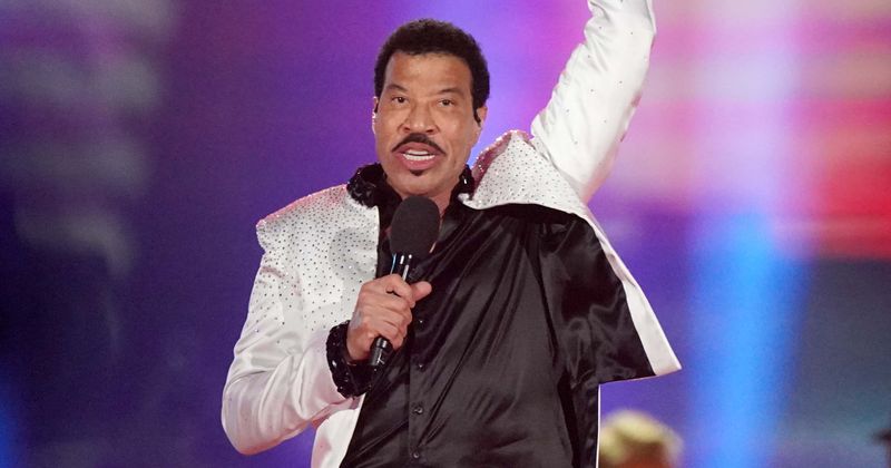 Lionel Richie fans 'disappointed' his 'awful' performance at King Charles' Coronation concert Lionel Richie f