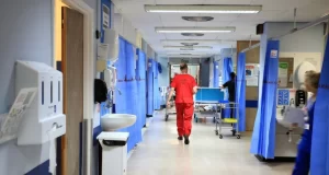 UK to recruit 300,000 doctors, nurses UK