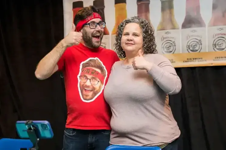 Couple breaks Guinness World Record for longest habanero pepper kiss