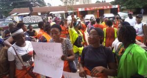 We can’t survive with ₦17,800 salary – Edo street sweepers protest Edo street sweepers