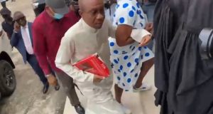 What is the fate of a poor man! Emefiele’s brother says as DSS, NCoS battle to have ex-CBN Governor What is the fate of a poor man! Emefiele's brother says as DSS, NCos battle to have ex-CBN Governor