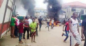 Thief set ablaze as ODESHI works for victim Mob set phone thief ablaze