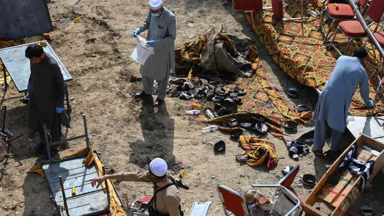 At least 44 killed in suicide attack at Pakistan rally