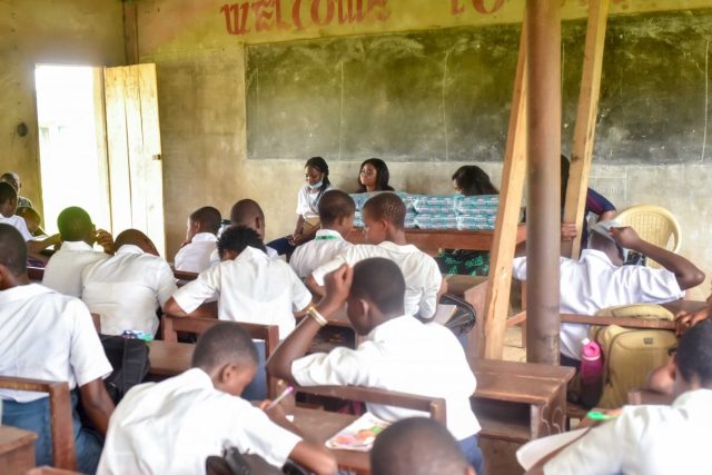 Students flog teacher who prevented them from cheating during exam