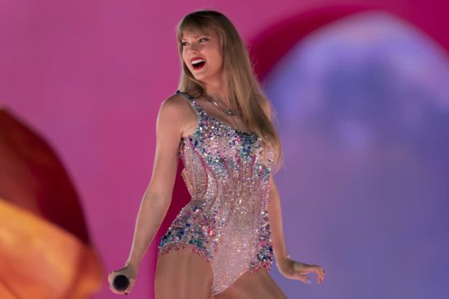 Taylor Swift breaks is the first living artist in nearly 60 years to achieve rare feat Taylor Swift