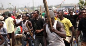 Hoodlums beh3ad man in Delta state Hoodlums beh3ad man in Delta state