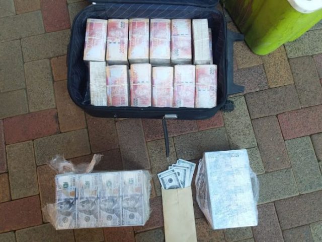 3800fc7016825fcce1895aa5e74e69b5_XLladunliadisnews.com_ Five men arrested with bags of fake dollars