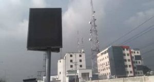 Five electrocuted while erecting billboard Five electrocuted while erecting billboard