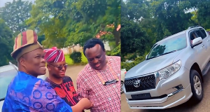 Seyi Makinde GIFTS Saheed Osupa a Prado Jeep Seyi Makinde GIFTS Saheed Osupa a Prado Jeep